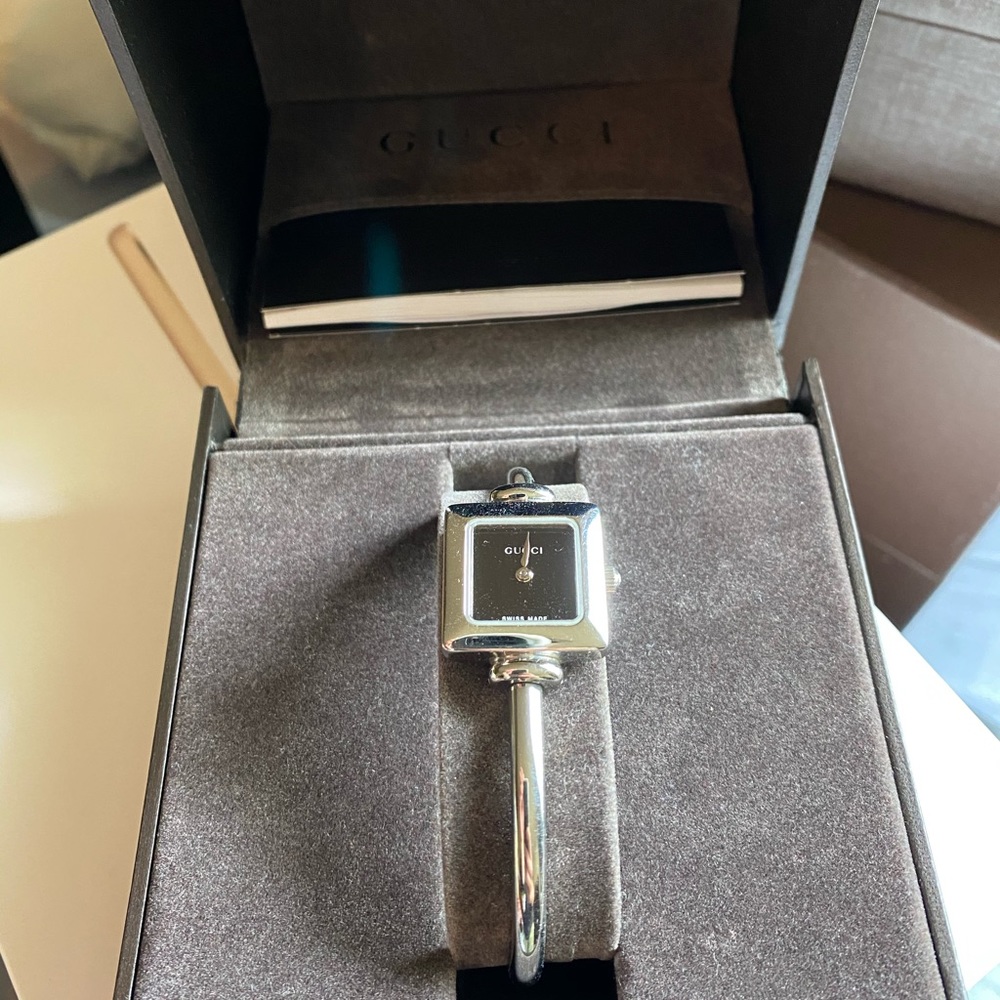 Gucci 19mm 1900L Quartz Watch